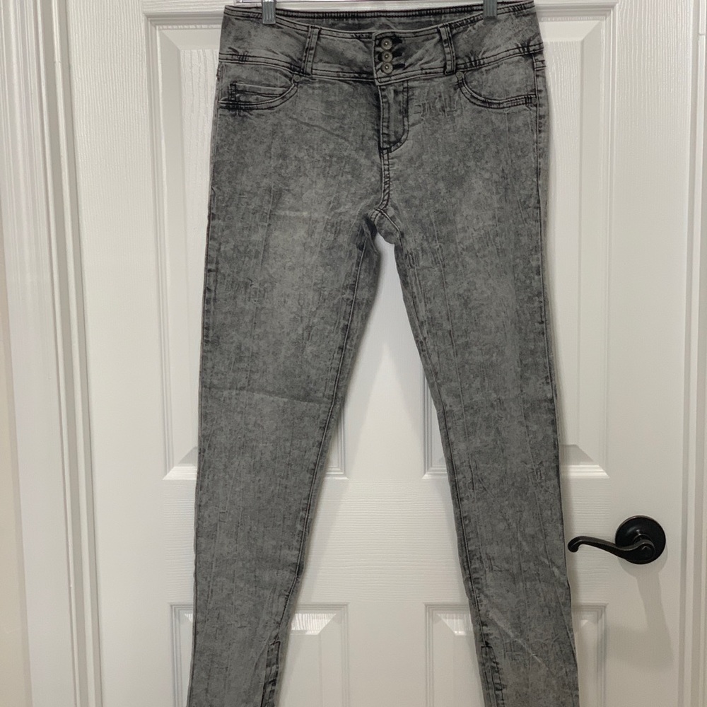 SOLD! 🚫 Lovesick grey Acid Wash Low Rise Jeggings